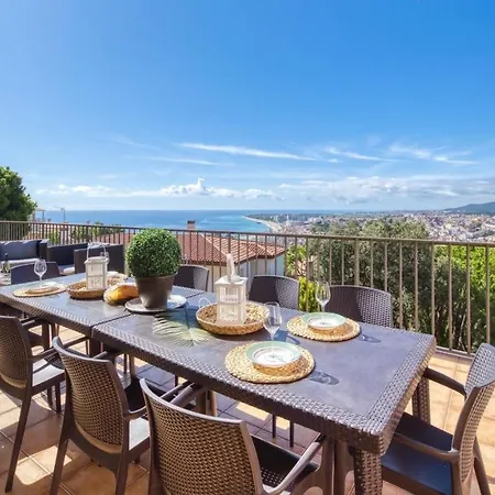 Sleeps 8 Pool Wifi Villa