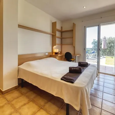 Sleeps 8 Pool Wifi * Blanes