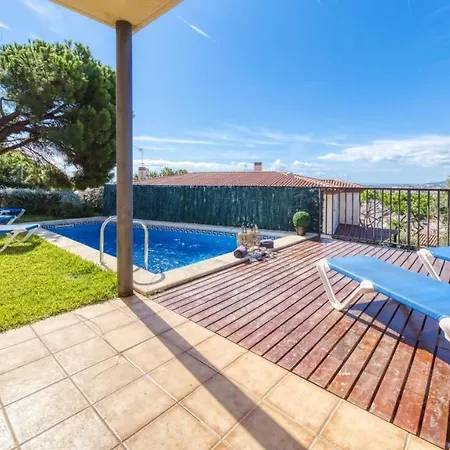 Sleeps 8 Pool Wifi Villa