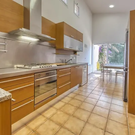 Sleeps 8 Pool Wifi Villa *