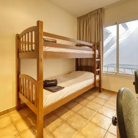 Sleeps 8 Pool Wifi * Blanes