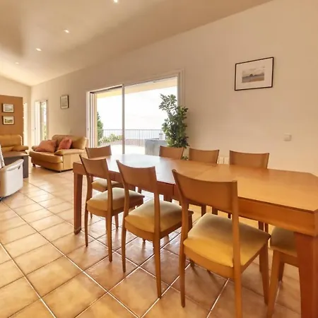 Sleeps 8 Pool Wifi * Blanes