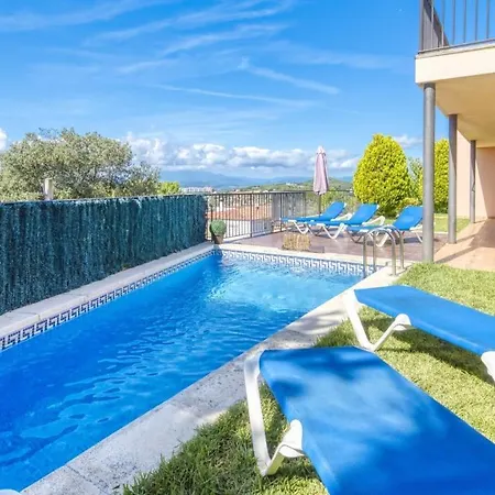 Sleeps 8 Pool Wifi Blanes